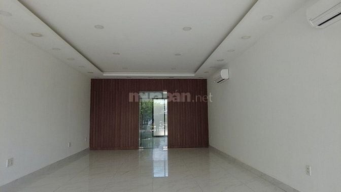 Cho thuê nhà Him Lam MT Nguyễn Thị Thập có thang máy giá 70T/tháng