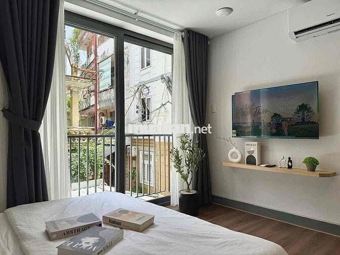 Cho thuê căn hộ Studio ban công cửa sổ ngay gần Vòng Xoay Lăng Cha Cả