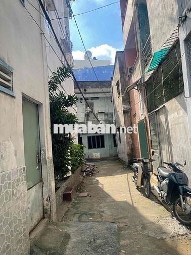 Cần bán gấp căn nhà chính chủ. ở đường nguyên hồng. p11. blt. hẻm 99/