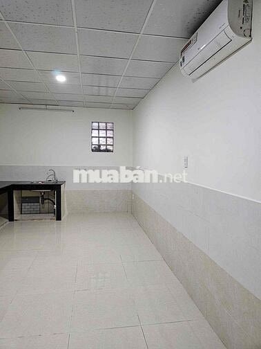 Cho thuê nhà trung tâm Q1, trệt gác suốt, nhà trống vào ở ngay