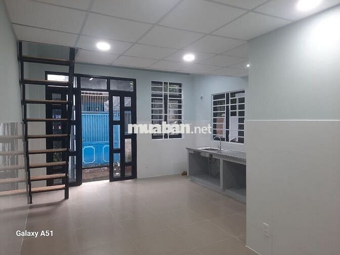 Phòng trọ 40m2 có gác mặt tiền hẻm Bùi Quang Là, không chung lối đi.