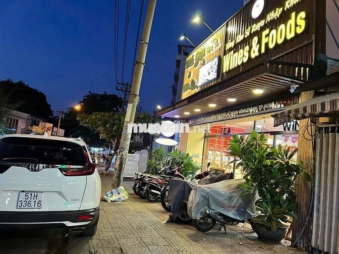 cho thuê mặt bằng cực đẹp và lớn để kinh doanh ngân hàng văn phòng