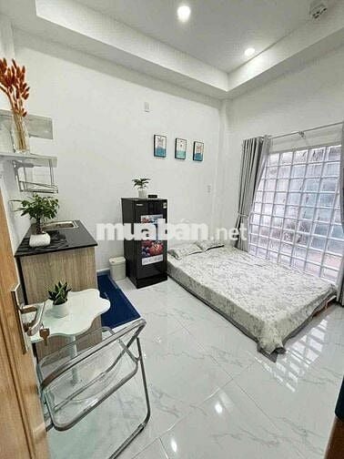 CHO THUÊ PHÒNG CỬA SỔ TO, NỘI THẤT MỚI NGAY VÒNG XOAY DÂN CHỦ, GẦN UEH