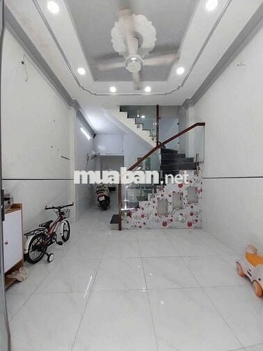 Bùi Quang Là phường 12 nhà trệt lầu hai phòng hai toilet