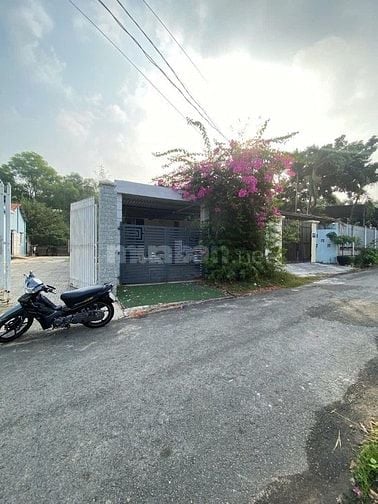 Bán gấp nhà 400m2 sát đường Nguyễn Chí Thanh
