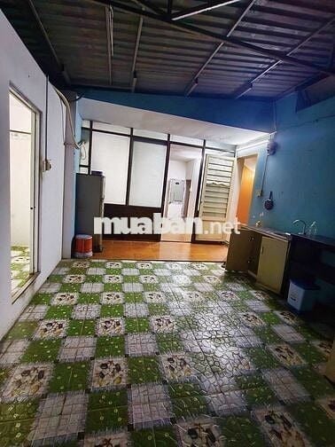 Nguyên lầu 2 có sân 2pn full nội thất và phòng lầu 1
