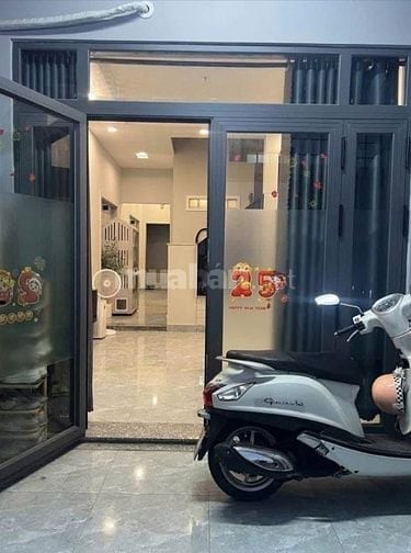 Bán nhà đáo hạn gấp Yên Thế-P2-Tân Bình, 54m², hẻm 6m rộng, giá 2,4 tỷ