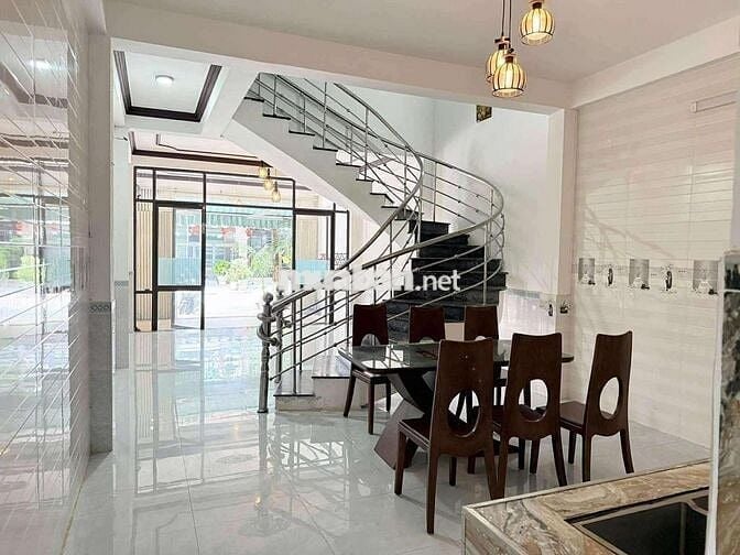 NHÀ MẶT TIỀN 3TẦNG MỚI ĐẸP, 4PN, NỘI THẤT CƠ BẢN,KHU NGUYỄN THẾ LỘC