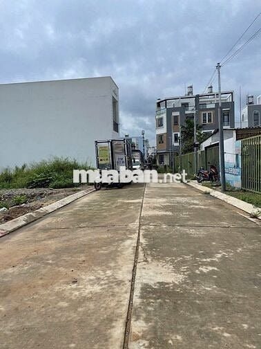 BÁN ĐẤT THỔ CƯ BÌNH CHÁNH -XÂY TỰ DO - SỔ HỒNG RIÊNG - GẦN CHỢ TRƯỜNG