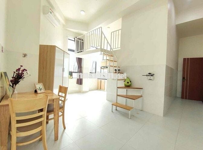 Cho thuê Căn Duplex/ cửa sổ thoáng khu Bàu Cát gần đại học Văn Hiến
