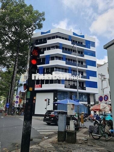 TÒA NHÀ SIÊU VIP NGAY ĐÈN ĐỎ 8X18 HẦM 7 LẦU CÓ PCCC NHẬN DIỆN TỐT