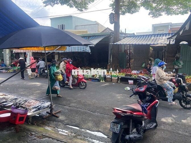 NHÀ CẤP 4 MẶT TIỀN CHỢ 168M2 ĐƯỜNG ĐĂNG THÚC VỊNH HUYỆN HÓC MÔN.