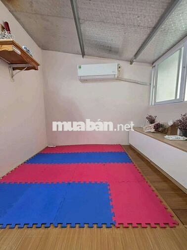 Gấp Gấp em gái em bán 800tr nhà 3tang,2 ngủ ,1vs ngõ ba gác.