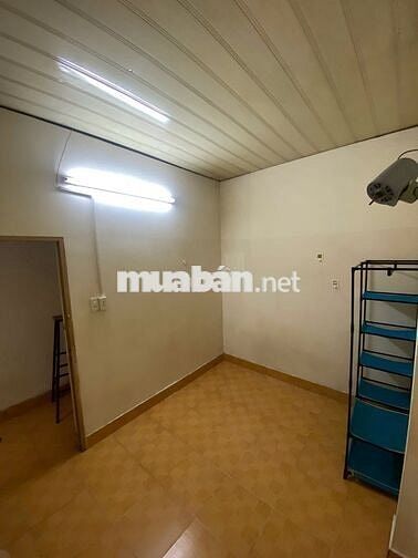 Phòng trọ 10m2 tiện nghi sạch sẽ mặt tiền đường Cao Văn Lầu, Quận 6