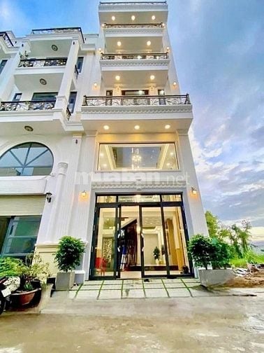 Bán nhà chính chủ 5 tầng có thang máy ngay Phú Mỹ Hưng quận 7