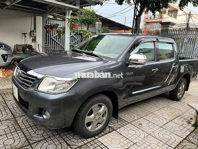 Toyota Hilux 2012 2.5E 4x2 MT - 122000 km