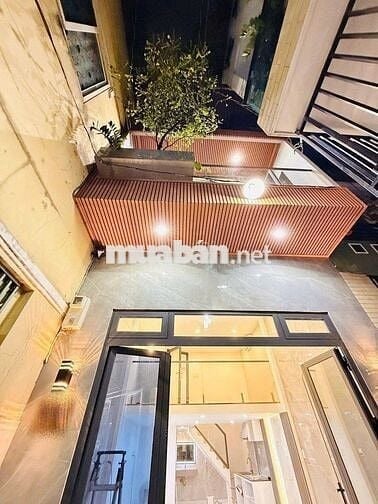 Cần bán nhà đẹp Tân Bình, tặng hết nội thất, hẻm xe hơi, 3PN, 3 tầng