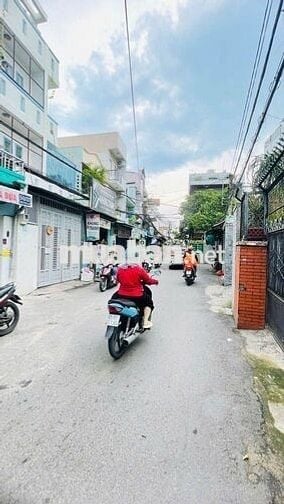 HẺM XE TẢI THÔNG 6M TRƯỚC NHÀ - XÔ VIẾT NGHỆ TĨNH, BT - 45m2 - 8,6 T.Ỷ