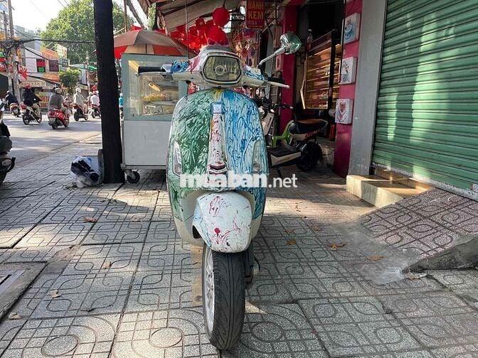Vespa Sprint 3V 2015 màu độc nhất vô nhị