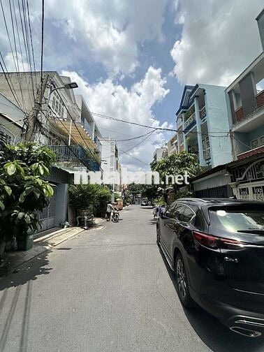 Gần Mặt tiền Dương Quảng Hàm, 95m2, 2 Lầu, 3pn, Hẻm Xe Hơi Vào Nhà.