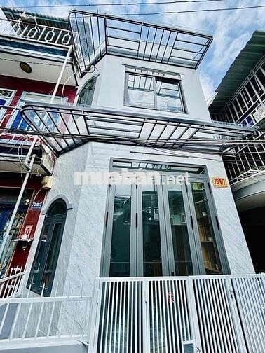 NHÀ ĐẸP - 2 TẦNG - SÁT BÊN HẺM XE TẢI - TRUNG TÂM QUẬN 6 - GẦN 25M2 -