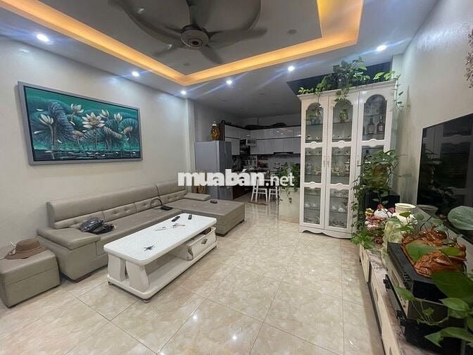 Cần bán gấp nhà Ngọc Thụy 40m dân xây công năng 3 Pn giá 6ty có TL
