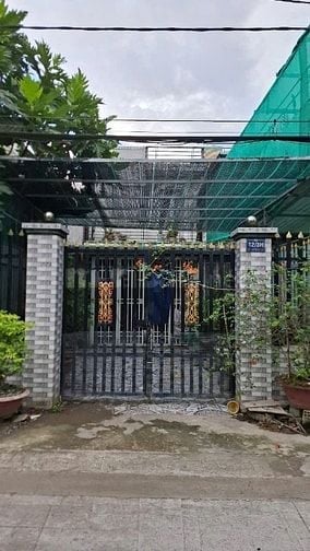 Bán nhà ngộp 110m ,hai lầu mặt tiền Bờ Chùa, Tân Quý Tây Bình Chánh 