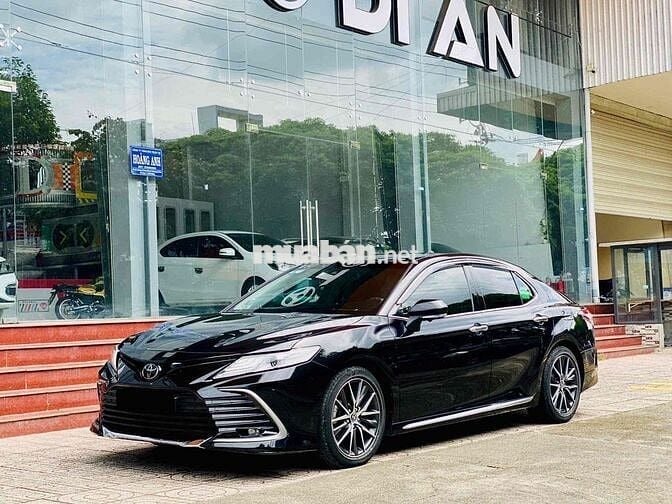 Toyota Camry 2022 2.0Q 50000 km còn rất mới và đẹp