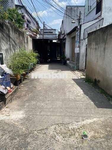 Nhà còn mới cứng, diện tích thoải mái cho 4 thành viên.