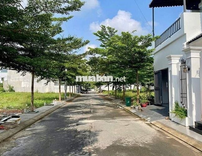 CẦN BÁN 1 LÔ NẰM TRONG KDC CÁCH NGÃ TƯ BẾN CÁ 600M
