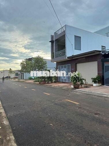 BÁN ĐẤT KHU ĐẤU GIÁ TÂN PHONG LK4 @MẶT TIỀN ĐƯỜNG HỮU CHÍNH . Giá bán: