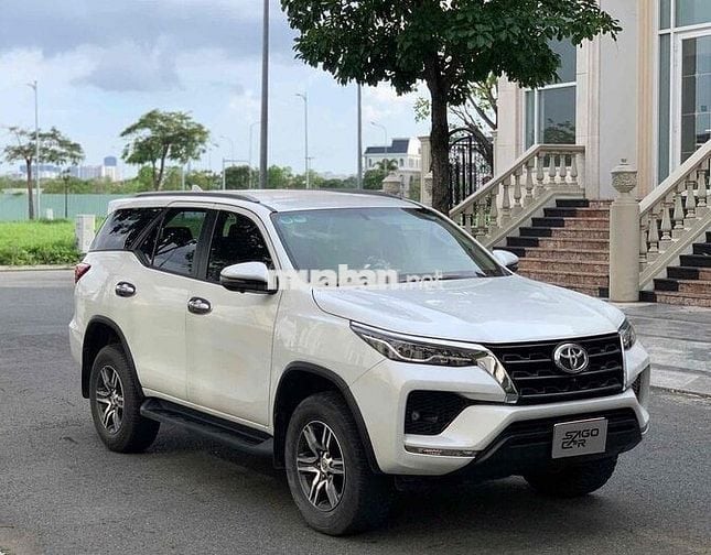 Toyota Fortuner 2022 2.4 4x2 AT - 55000 km