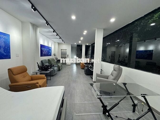 CHO THUÊ MT PHẠM VĂN ĐỒNG - NGANG 12M - GIÁ 40TR. QUẬN BÌNH THẠNH