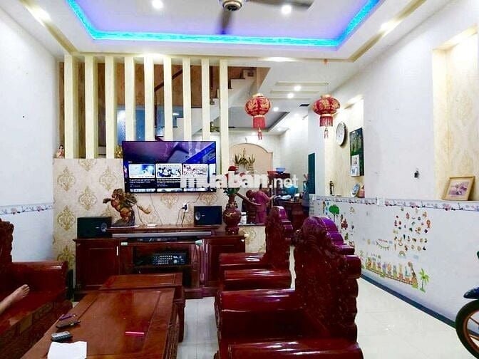 Nhà thuê sân xe hơi trong Trung Tâm Hành Chính Dĩ An