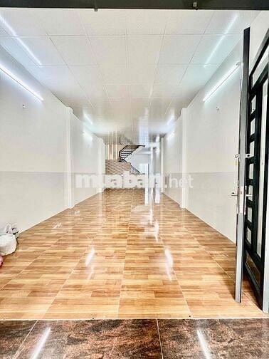 NHÀ SẠCH DT 4*20, TRỆT LẦU, 4PN, XE HƠI VÔ NHÀ, GẦN NGÃ TƯ GA