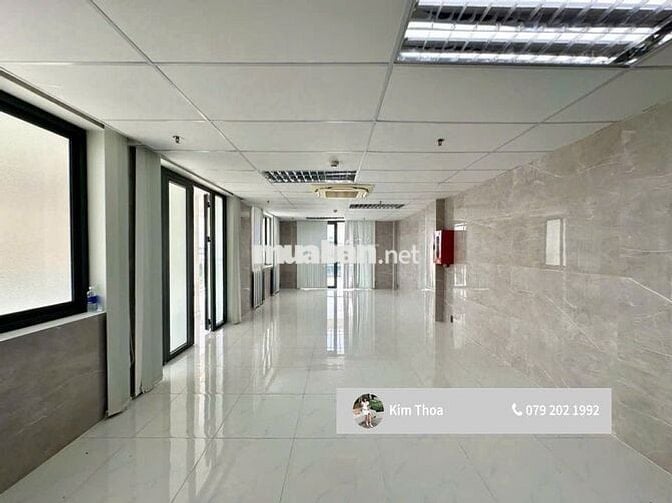 Văn phòng 65m2 ở Vạn Phúc, xuất VAT, PCCC, hầm xe có bảo vệ. Giá 10 tr