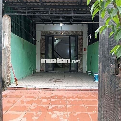 CHO THUÊ NHÀ SÂN ÔTÔ 1 TRỆT 2LẦU 4PN 3WC HẺM XE TẢI GẦN UỶ BAN TX