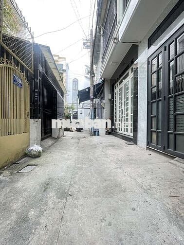 Ngay sát Mặt tiền, khu an ninh dân trí, tiện ích xung quanh đầy đủ.