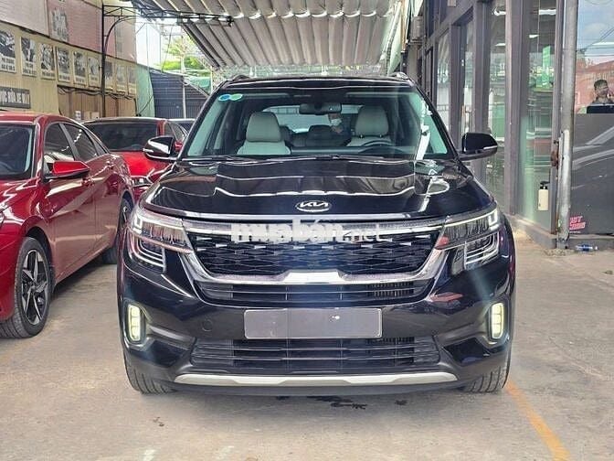 Kia Seltos 2021 Premium 1.4 Turbo,màu đen, 5v9 km