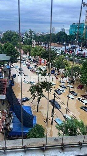 tìm xe ô tô cũ ngập nước lấy việc cho thợ làm