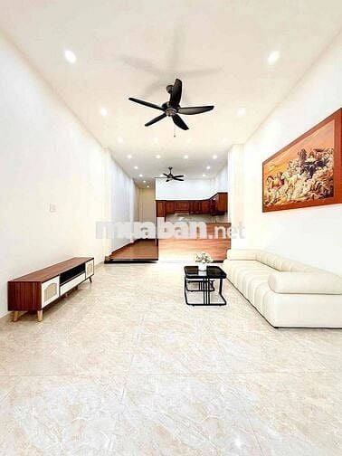 Nhà 3 tầng vị trí ngay Trung Tâm TP