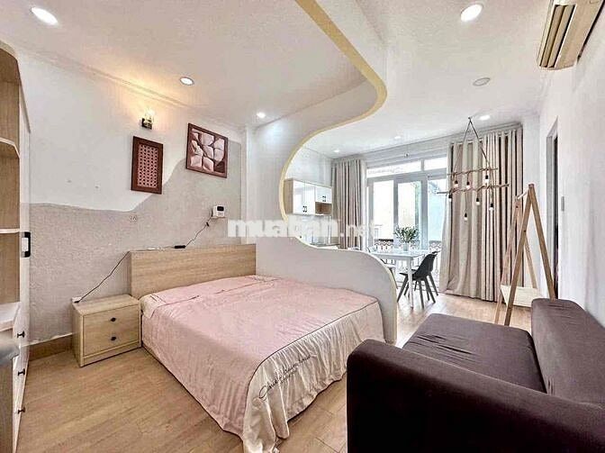Căn hộ full nội thất ban công thoáng ngay Nguyễn Hữu Cảnh giáp Quận 1