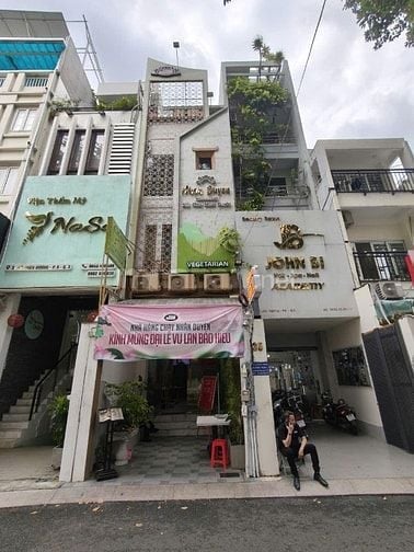 CẦN GẤP 1 NAM ĐIỀU TIẾT XE NHÀ HÀNG CHAY - BAO ĂN Ở