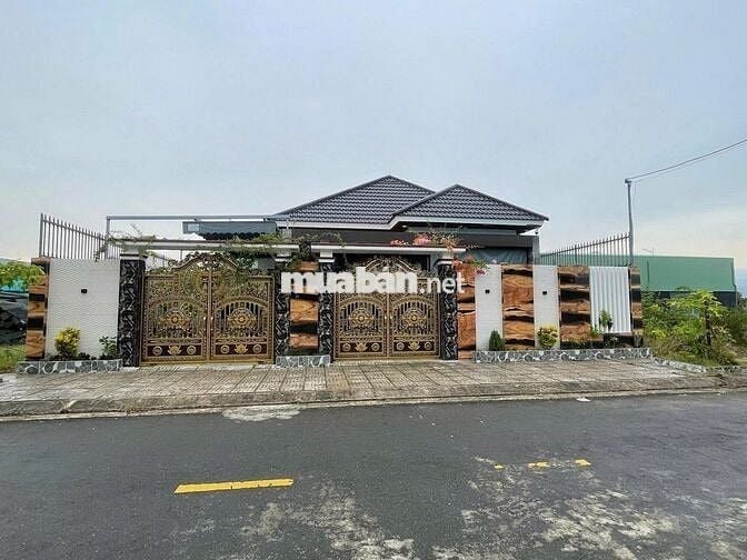 BIỆT THỰ SÂN VƯỜN KHU BÀU TRÀM- FULL NỘI THẤT