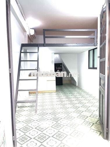 PHÒNG DUPLEX MẶT TIỀN NHÀ BAO THOÁNG TIỆN