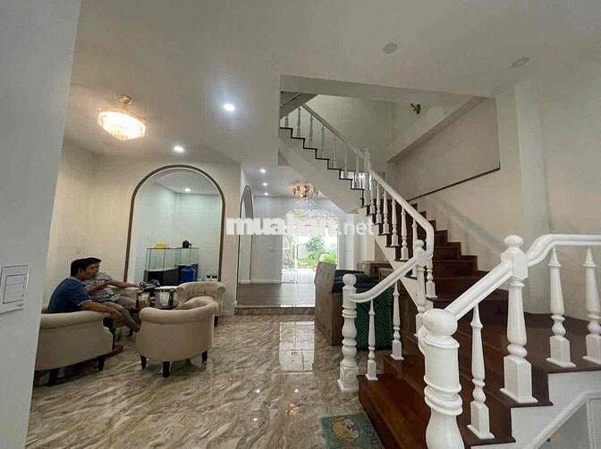 Bán Căn Nhà 1/ Đường Hoàng Diệu 2, 3 Phòng Ngủ, 3 WC Hoàn Công Đầy Đủ