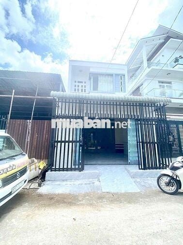 Nhà trệt lầu 4 phòng ngủ lộ oto mặt tiền đường Trần Văn Nghiêm