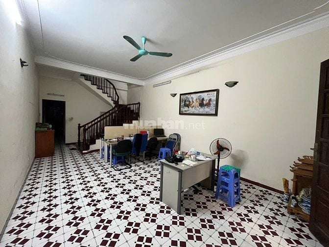 Cho Thuê Văn Phòng Làm Việc·Không gian rộng rãi - có vỉa hè