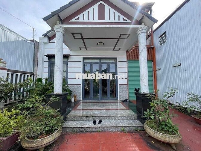 Bán nhà mặt tiền đường Phùng Hưng - Bảo Lộc - Nhà mới kiên cố