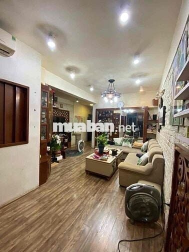 Quá hiếm - nhà đẹp phố Láng Hạ sổ đỏ 70m tầng 2 ô tô đỗ cửa 2 ngủ đẹp.
